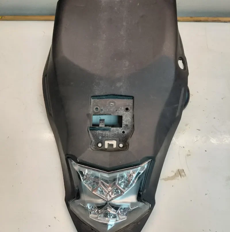 Paso de rueda con faro trasero LED 2019-2024