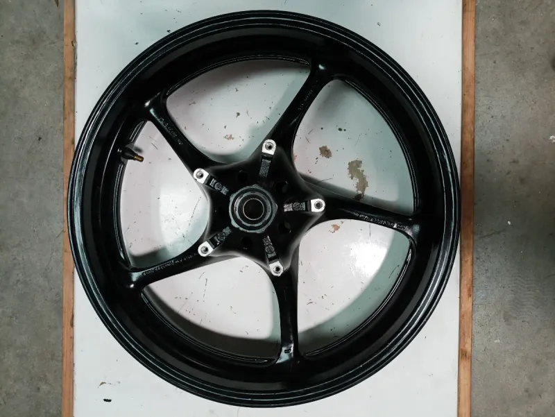 Llanta R6 Negra