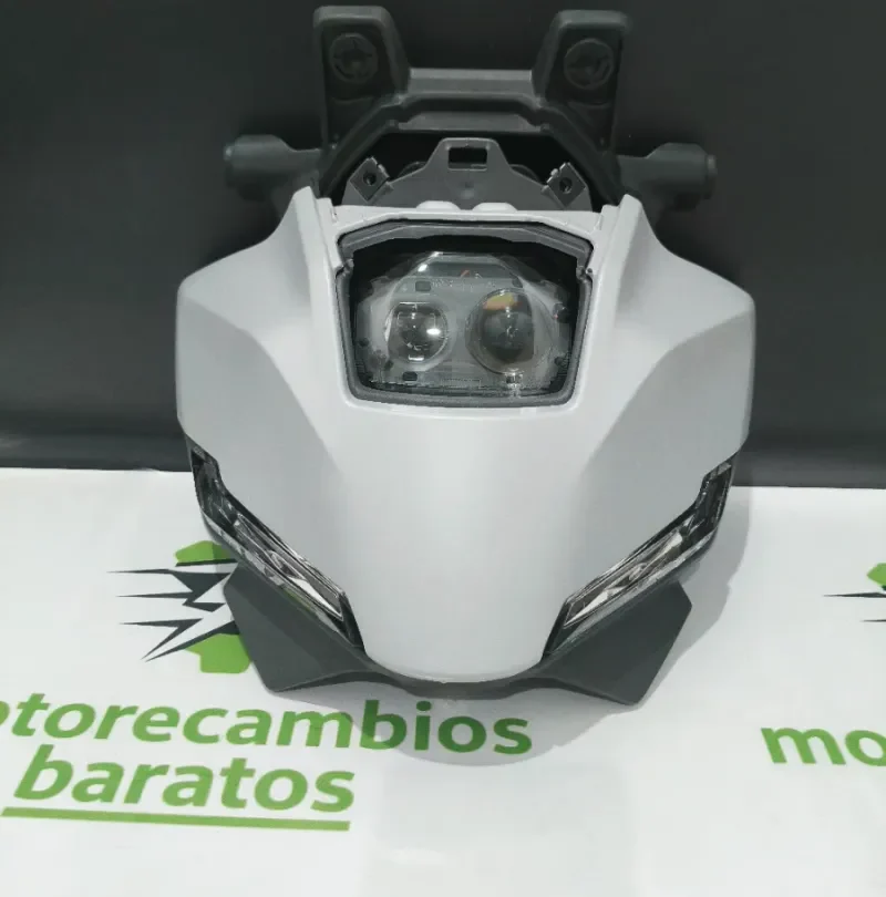 Faro Yamaha MT09 2025