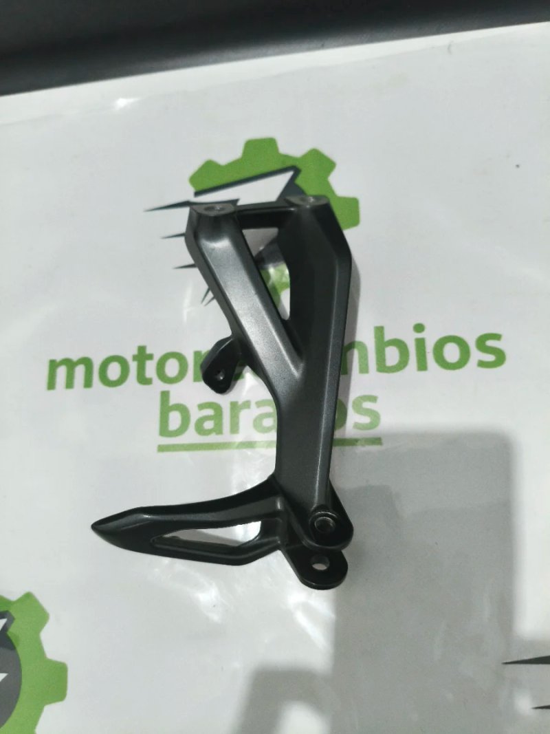 Estribera Trasera Derecha Yamaha MT09 2025-2026