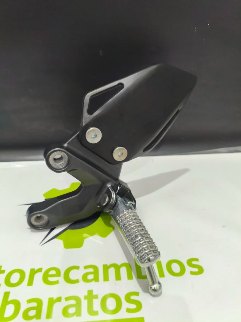 Estribera Izquierda Yamaha MT09 2025-2026