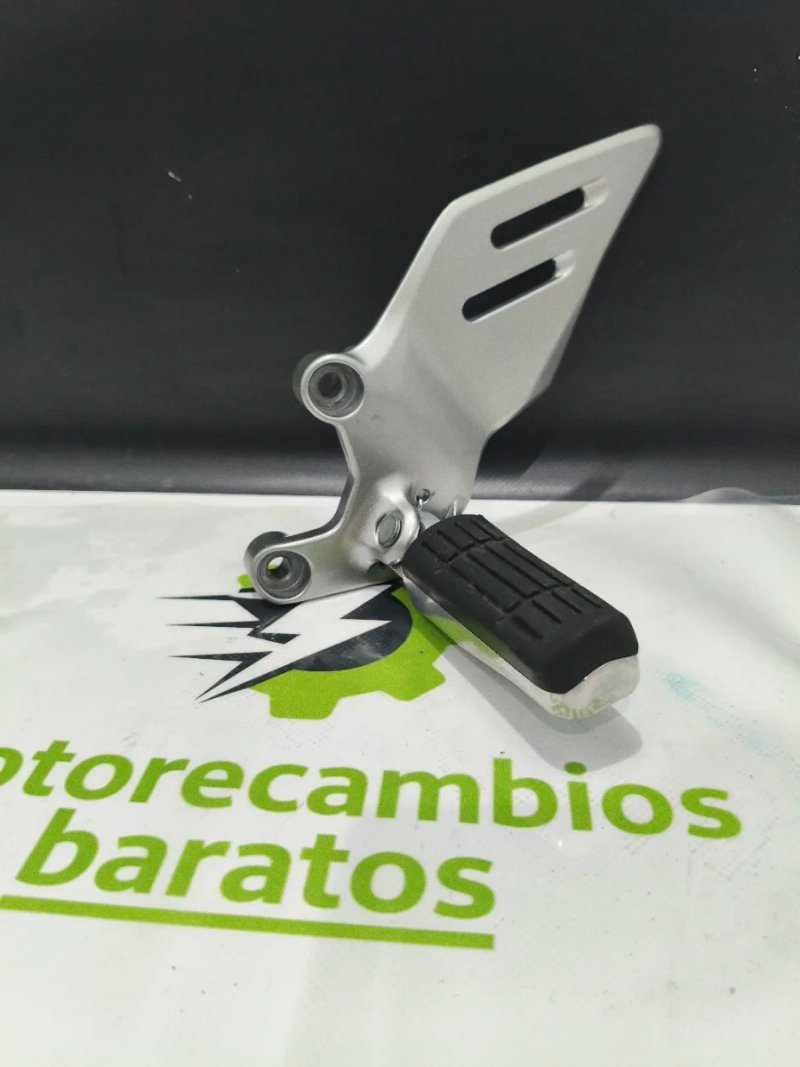 Soporte Apoyapiés Yamaha Tracer9 2023
